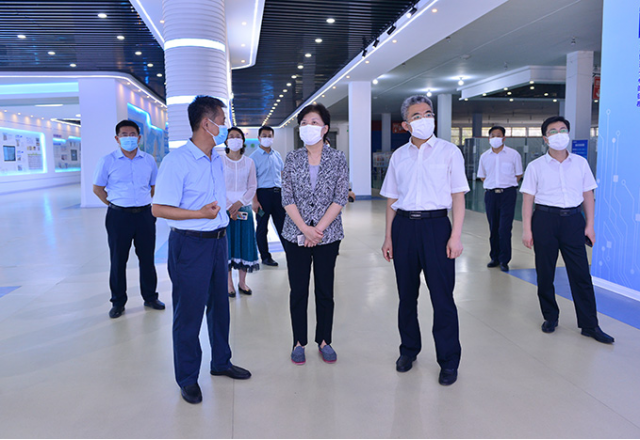 濟(jì)寧市政協(xié)主席、黨組書(shū)記霍媛媛到新風(fēng)光公司調(diào)研